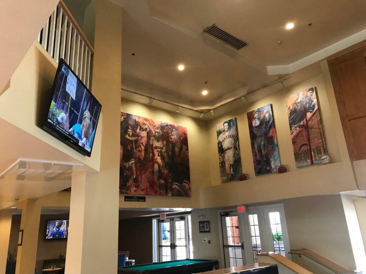 Hilton Vacation Club Varsity Club Тусон Екстериор снимка
